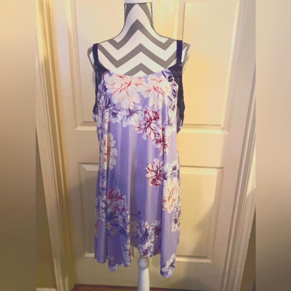 Lilac floral nightgown XL shark bite